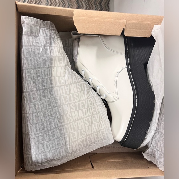 NWB Steve Madden Women's Larkin White Leather Lace up Boot - Multiple Sizes - Picture 13 of 17